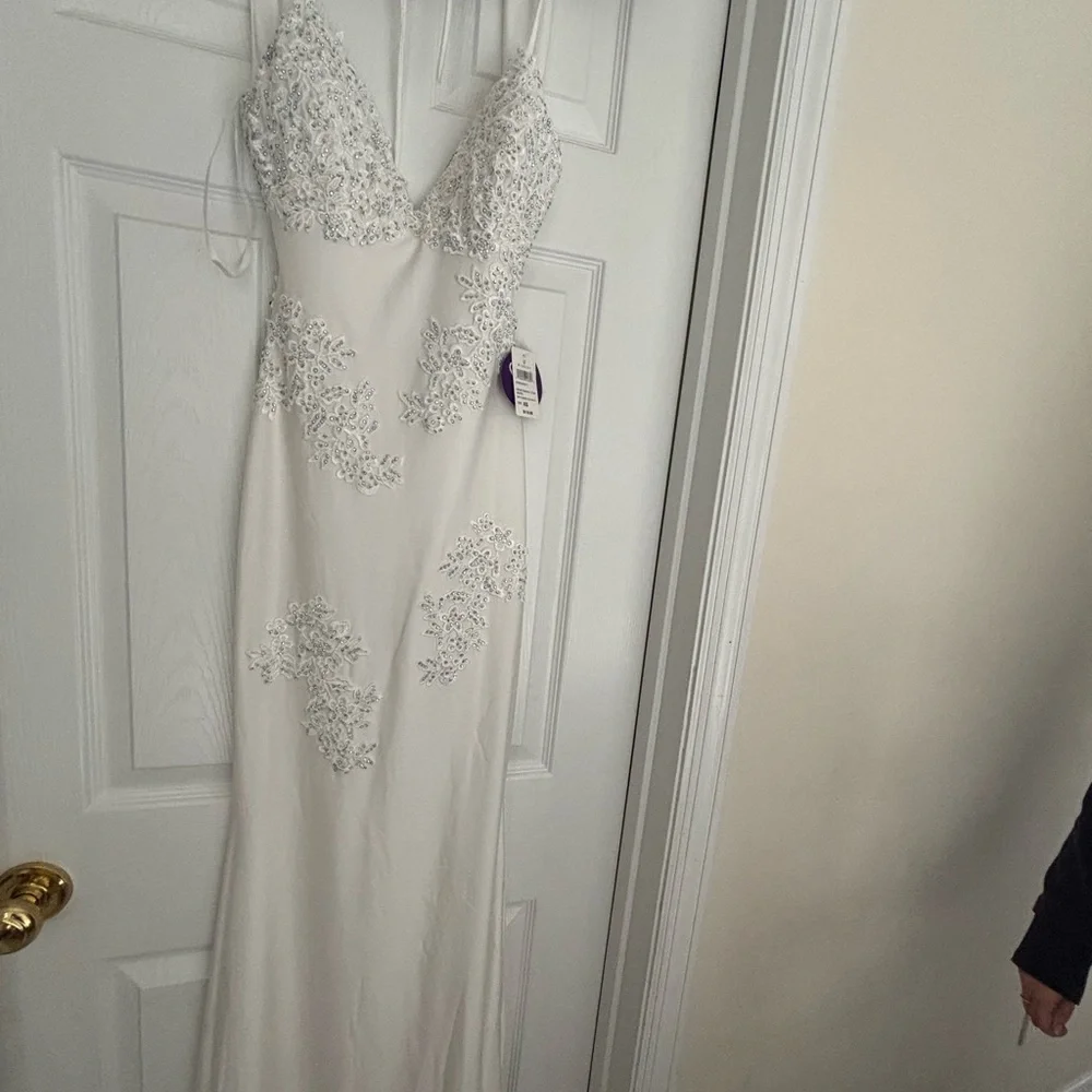 Windsor White Embellished Lace Evening Dress - Picture 2 of 5